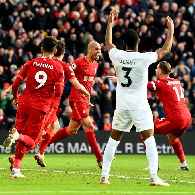 爱游戏中国官网-利物浦队备战赛事，全队奋勇争胜备战