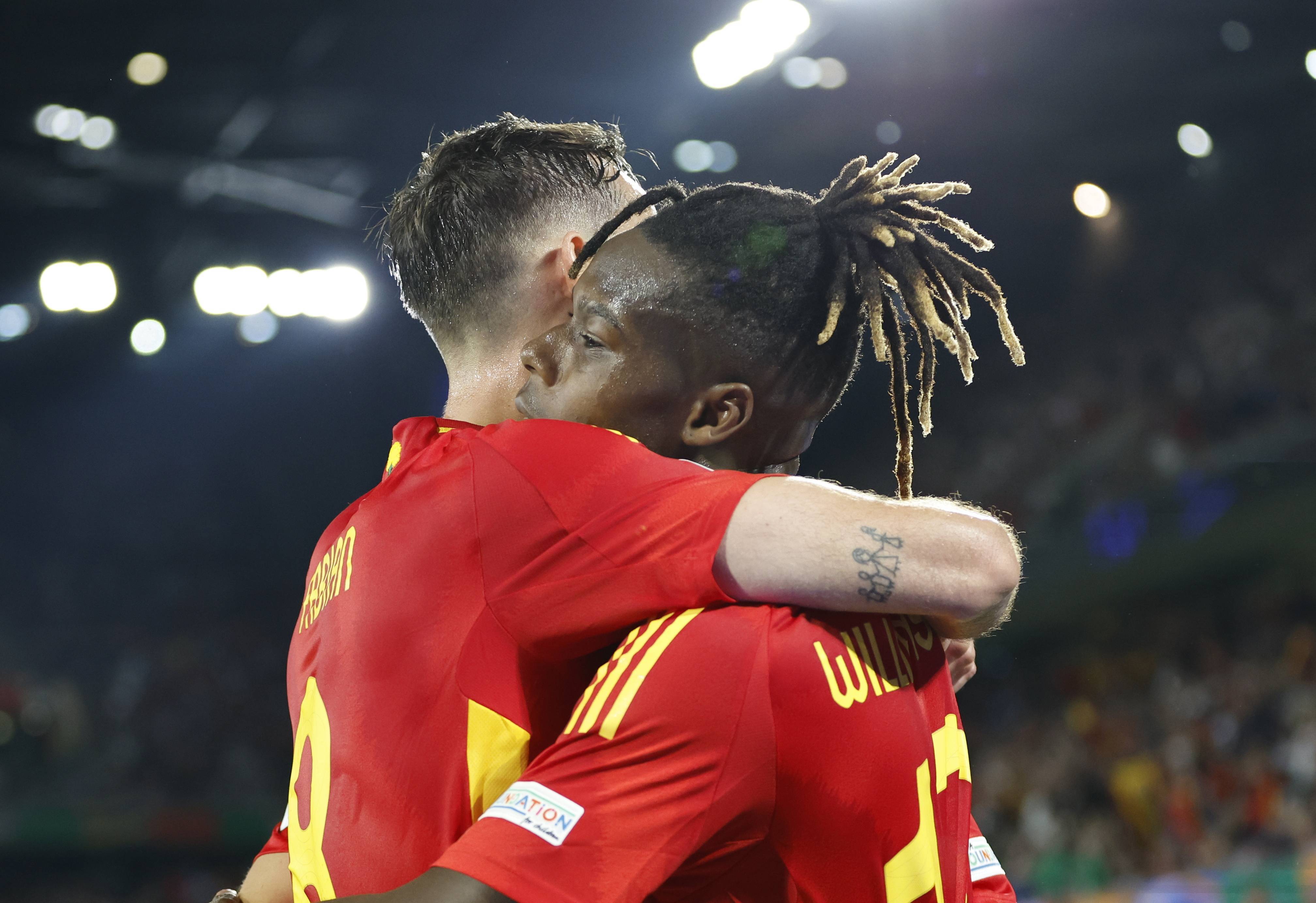 关于西班牙队以出色表现晋级下一轮比赛的信息 关于西班牙队以出色表现晋级下一轮比赛的信息