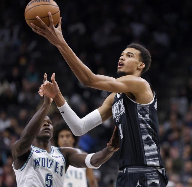 爱游戏登录-包含湖人队周中外援空降取得连环上风的词条