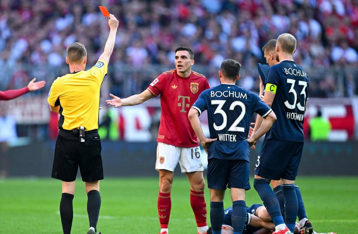 爱游戏在线-关于多特蒙德遭遇意外失利，球队动荡不安的信息