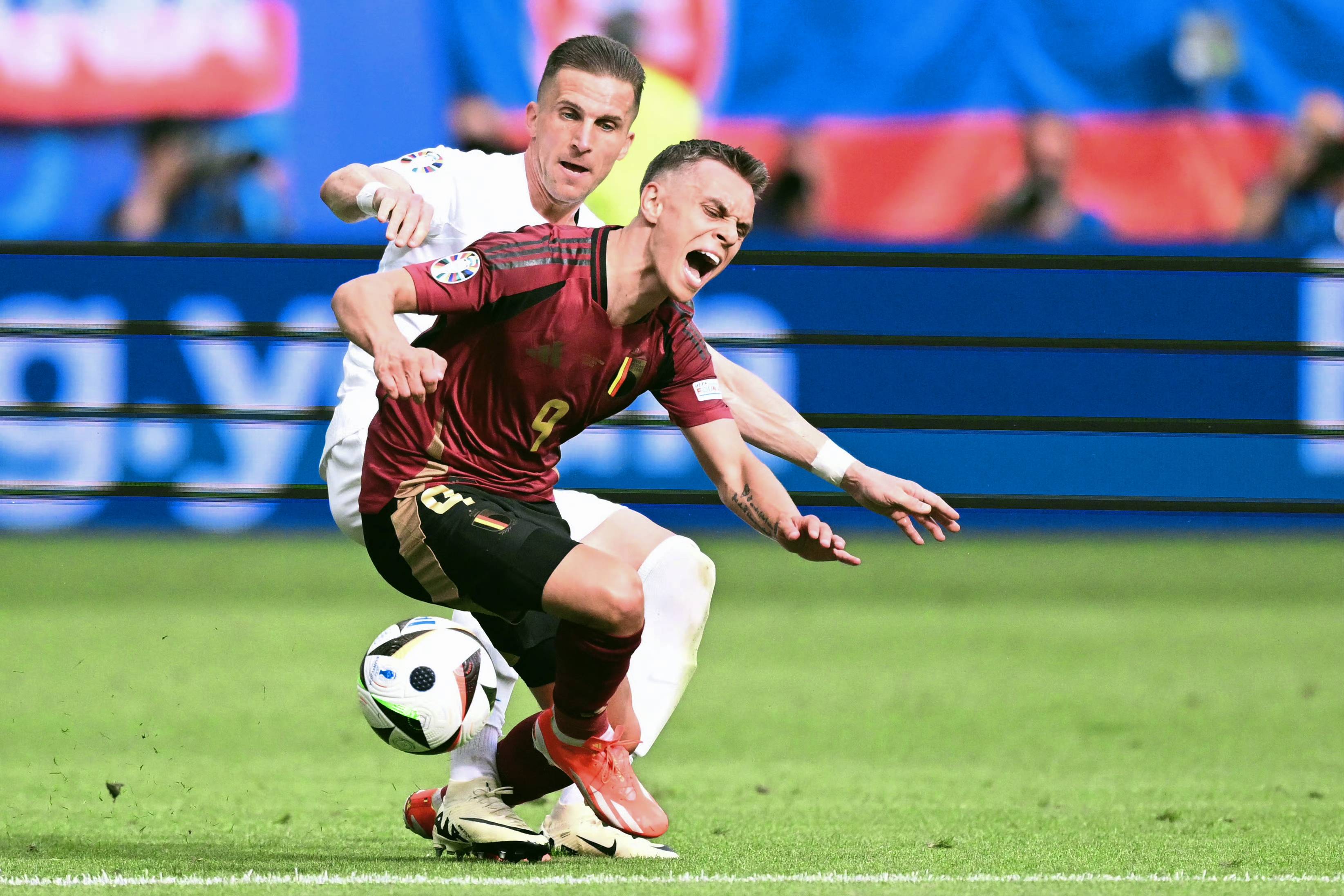 卢卡库率领比利时队斩获双重胜利