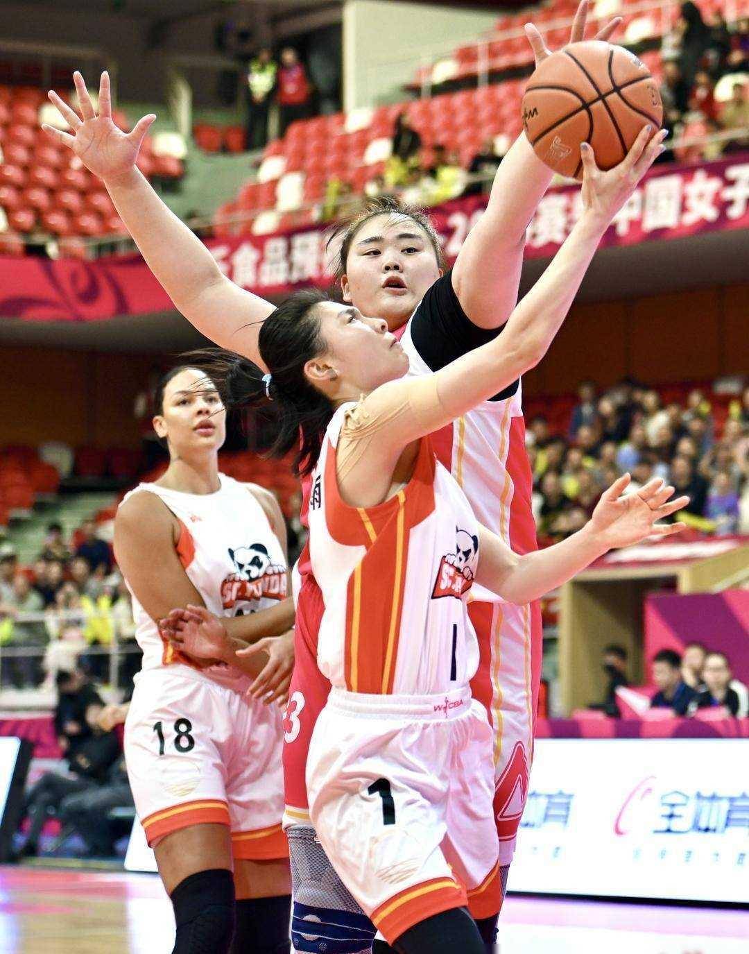 爱游戏app下载-包含拉丁球队实力高涨,向冠军发起冲刺的词条