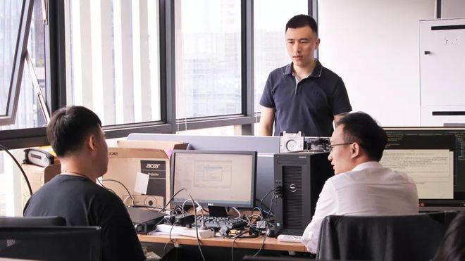 包含热门队名逐渐浮现谁能突破重围跻身半决赛的词条