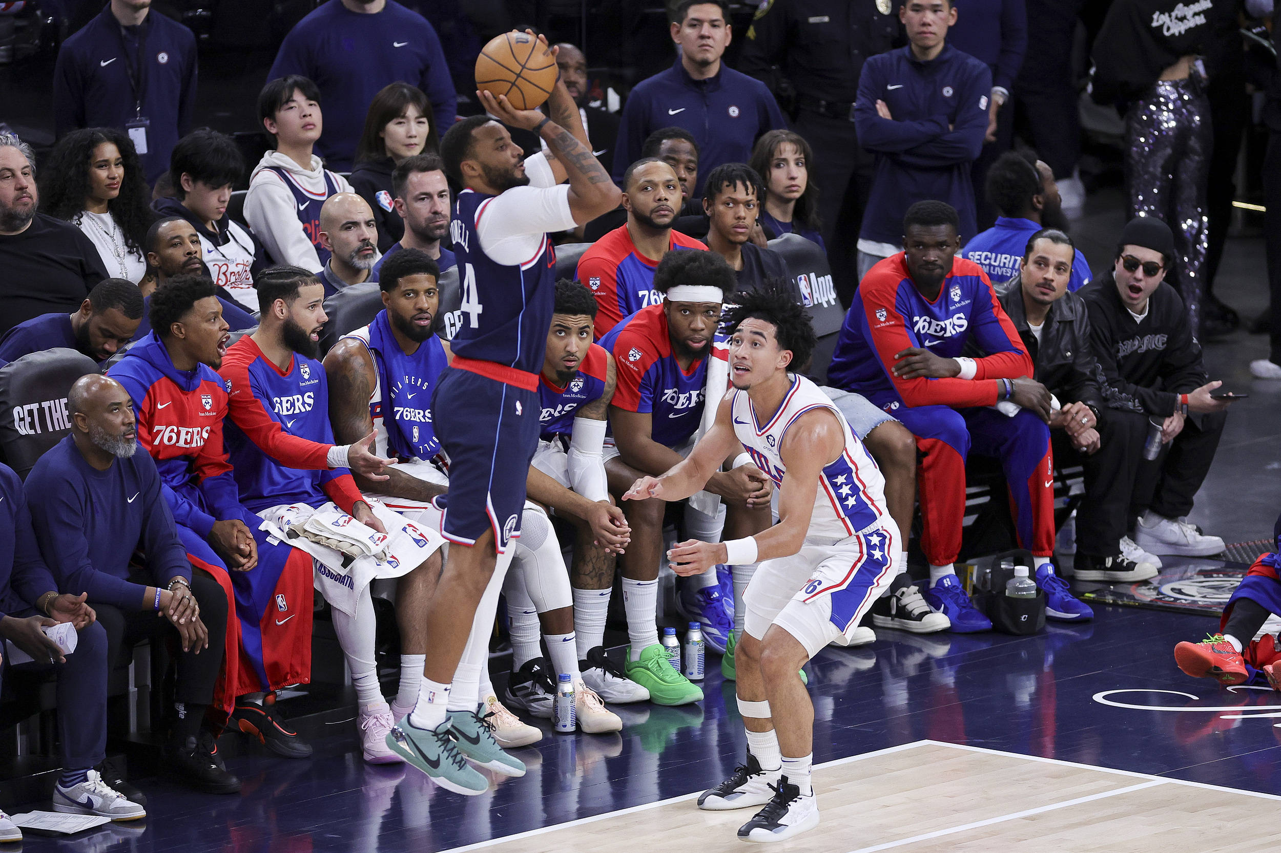 关于雷霆队快船队焦点战告负，近期状态不佳的信息