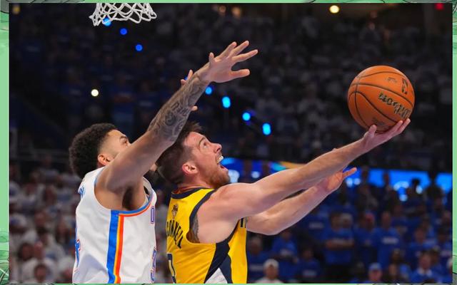 战术的较量：两位教练在场边互相博弈