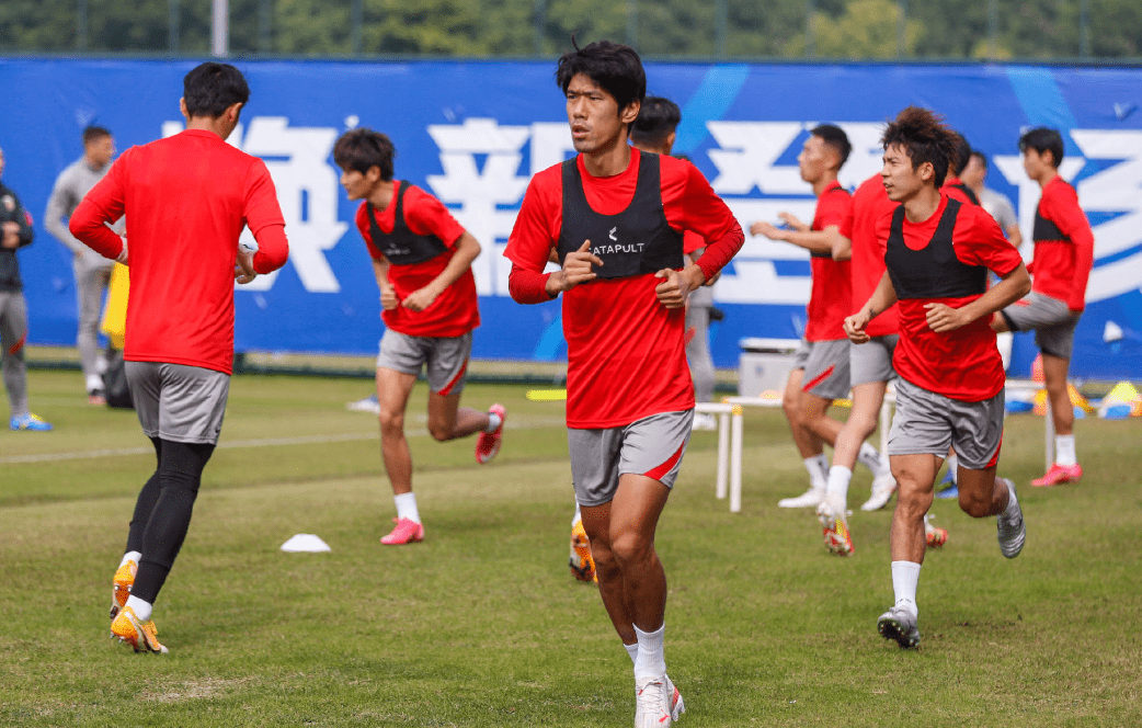 爱游戏入口-关于恒大挑战上港：强强对话引发狂热角逐的信息