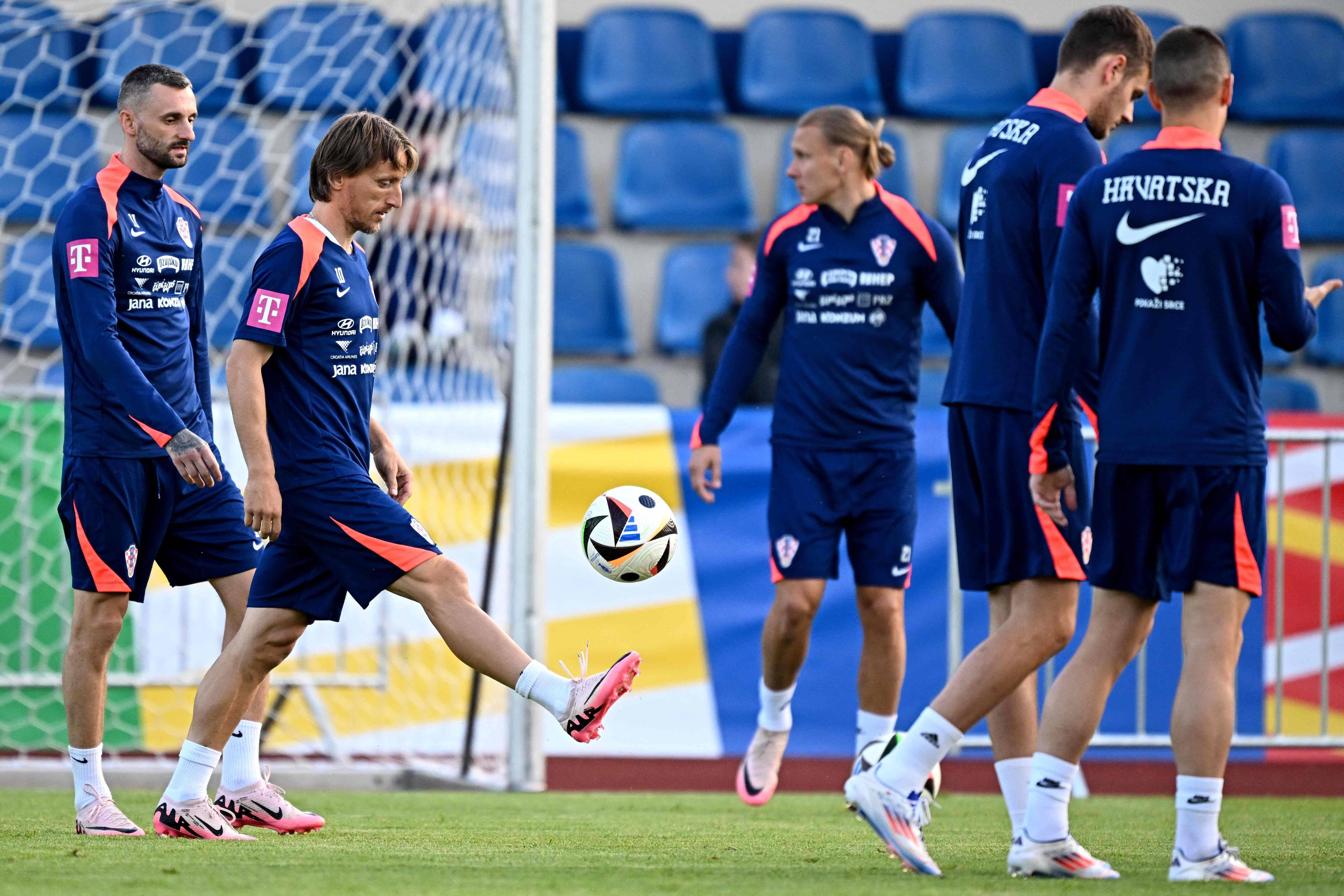 阿尔巴尼亚取胜，成功挺进欧国联决赛