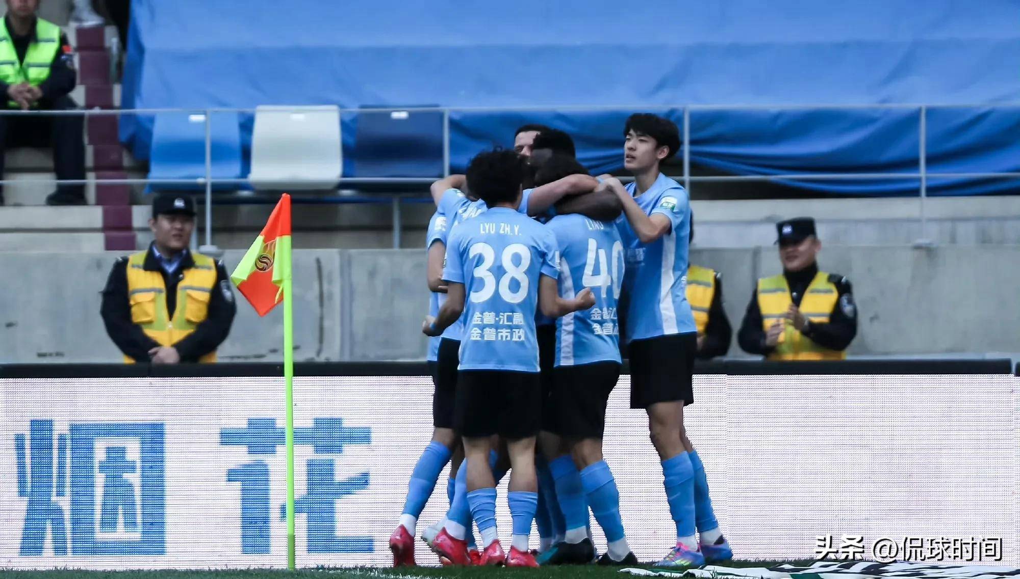 爱游戏在线-国安主场大胜大连一方，继续追赶领先球队