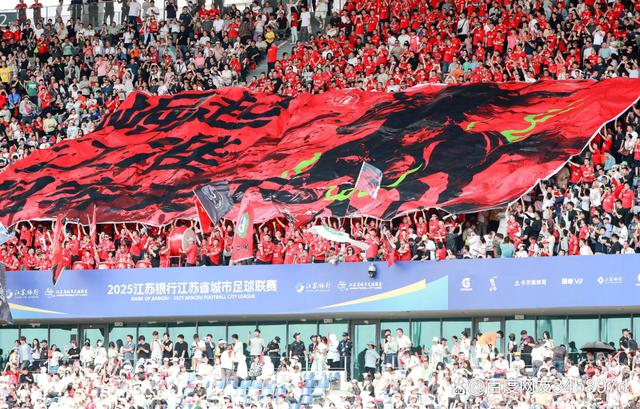 爱游戏官方入口-关于激情足球赛场再度点燃，球员拼搏至极的信息