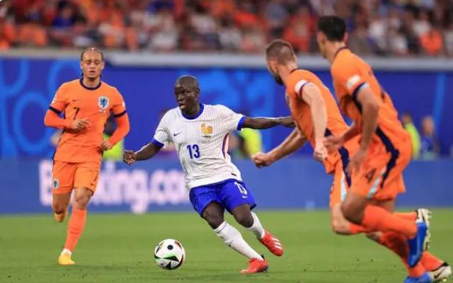 爱游戏在线-包含欧洲足球赛事掀起高潮，英雄赛场展风采的词条