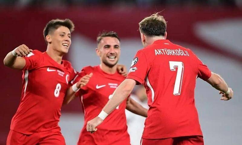 包含欧预赛：西班牙后防线不稳定，主帅面临考验的词条