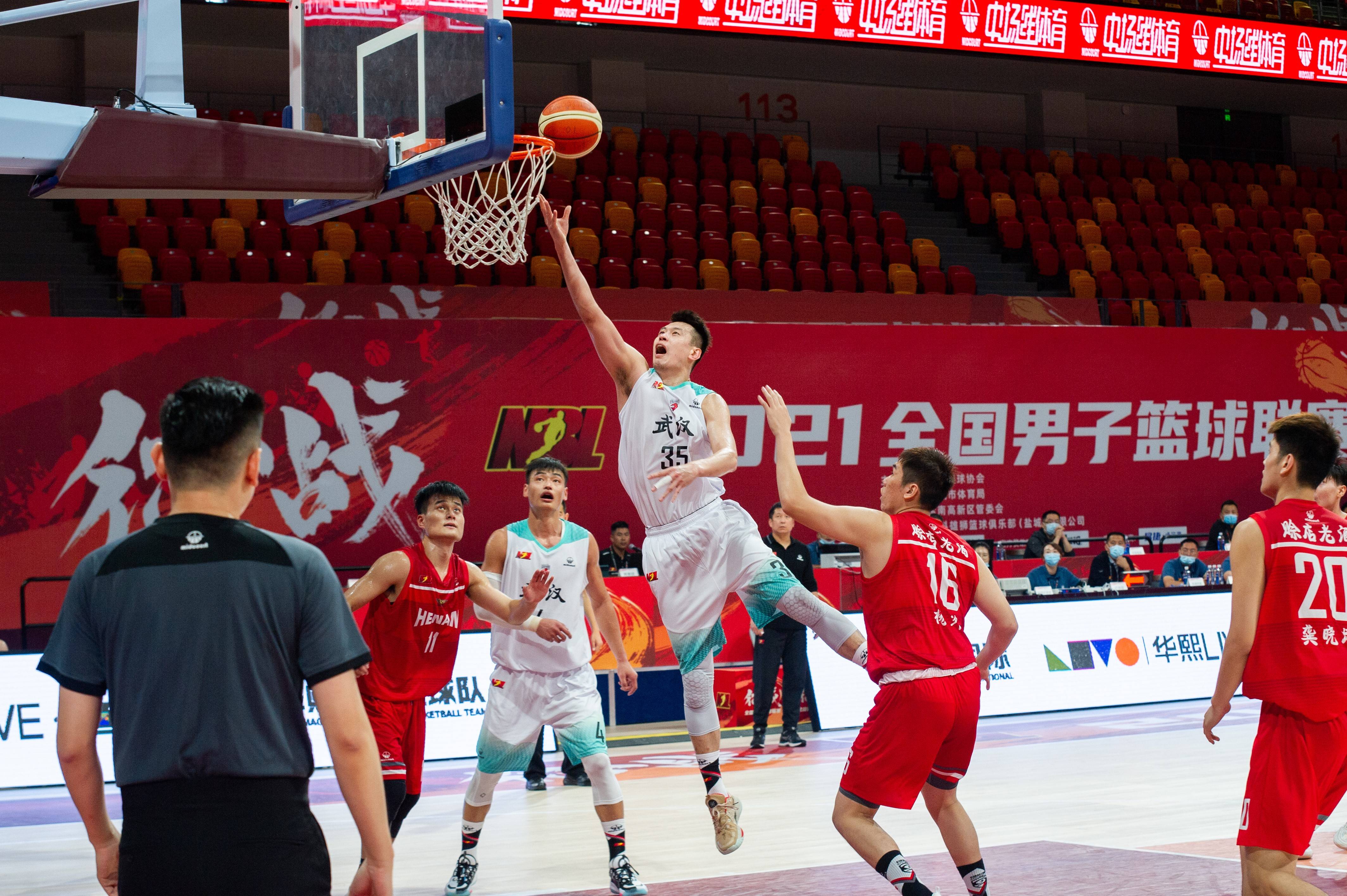 包含球场风起云涌！惊险PK战卫冕冠军保持不败的词条