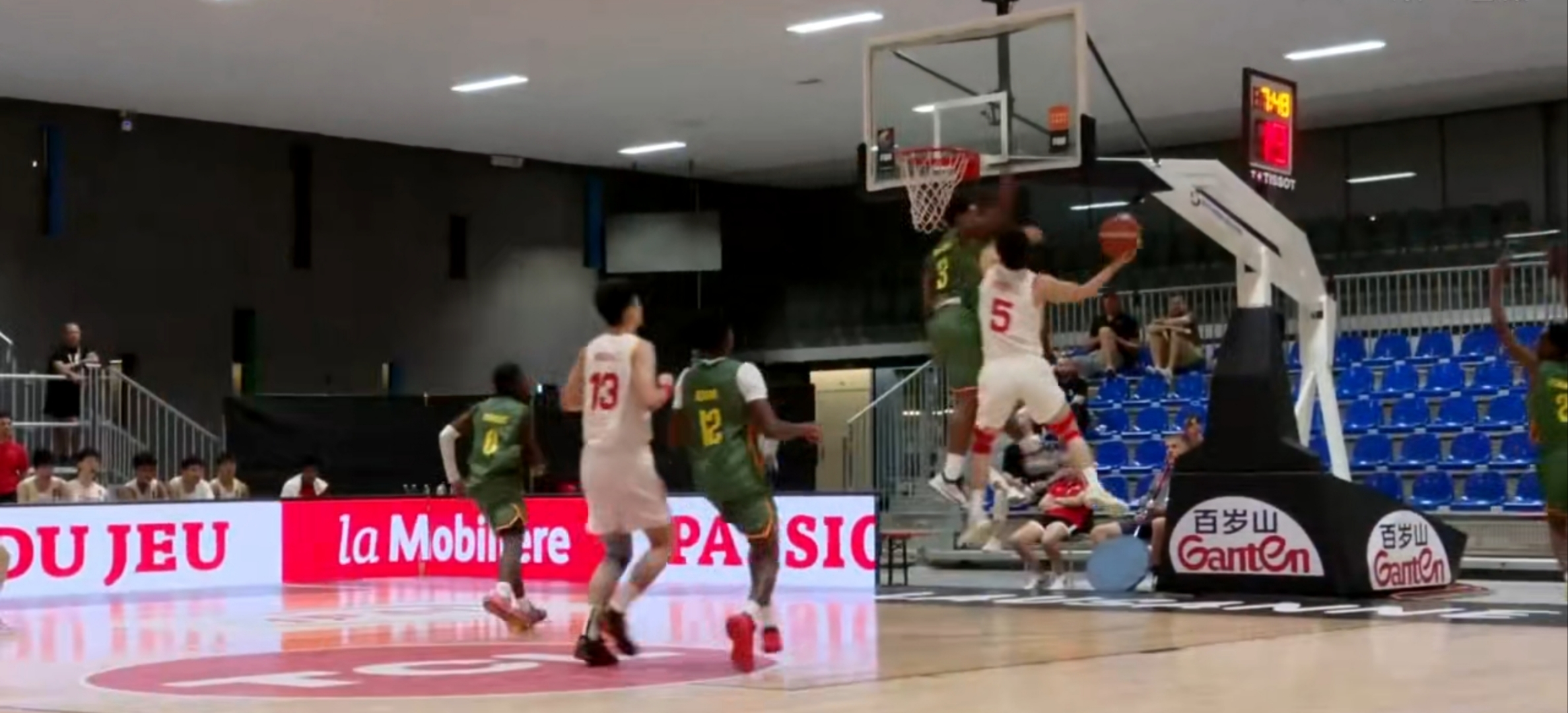 爱游戏官网-猛龙球员带伤上阵，仍然拼尽全力的简单介绍