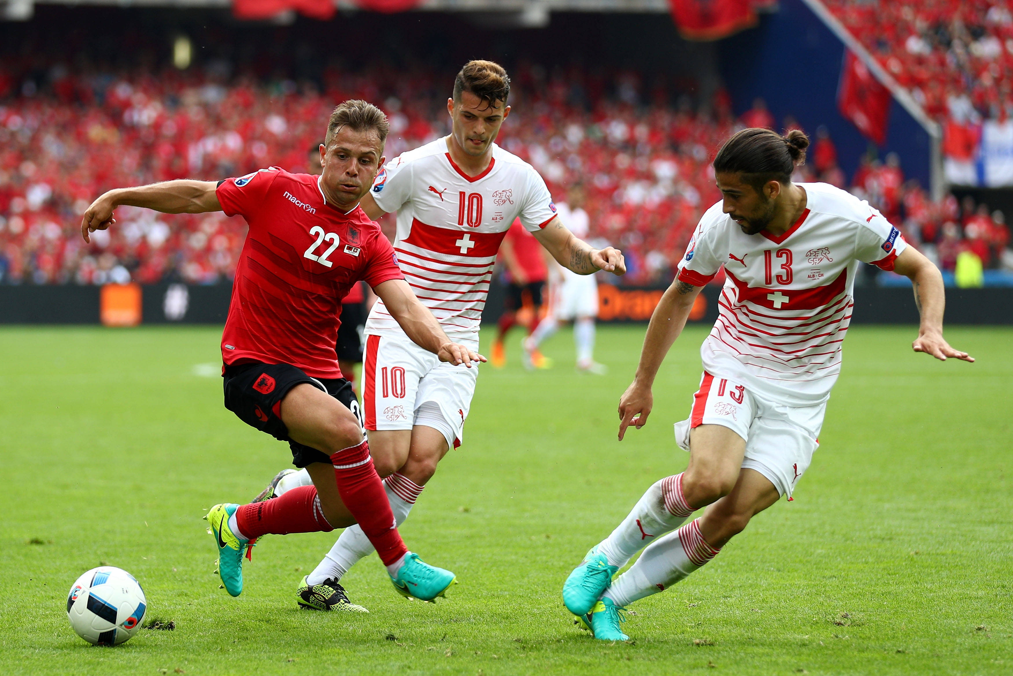 爱游戏登录-欧国联比赛中，球队连胜展现雄心