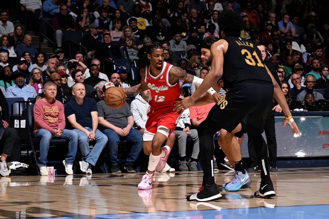 爱游戏在线-灰熊客场战胜骑士，实力得到认可