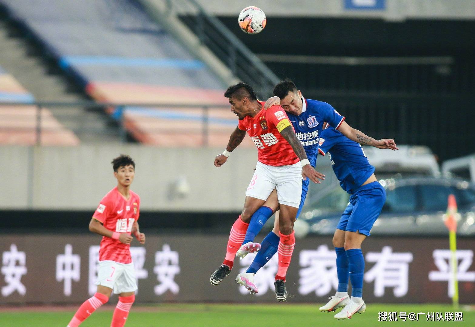 爱游戏官网-恒大中后卫表现出色,助攻帮助球队浴火重生的简单介绍